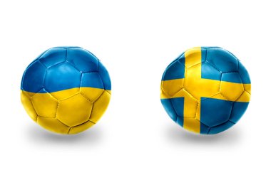 İsveç ve Ukrayna ulusal bayraklı gerçekçi futbol topları, futbol takımları. beyaz arkaplanda.