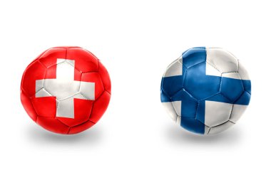Finlandiya ve İsviçre ulusal bayraklı gerçekçi futbol topları, futbol takımları. beyaz arkaplanda.