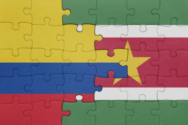 Surinam 'ın renkli ulusal bayrağı ve Kolombiya bayrağı. konsept
