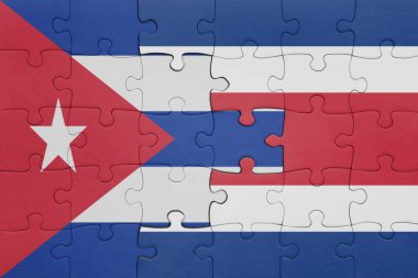 Kosta Rika 'nın renkli ulusal bayrağı ve Küba bayrağının bulmacası. konsept