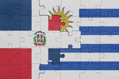 Uruguay 'ın renkli ulusal bayrağı ve Dominik Cumhuriyeti bayrağı ile ilgili bulmacalar. konsept