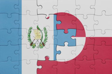 Yeşil arazi ve Guatemala bayrağının renkli ulusal bayrağıyla bulmaca. konsept
