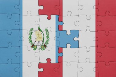 Peru 'nun renkli ulusal bayrağı ve Guatemala bayrağı ile bulmaca. konsept