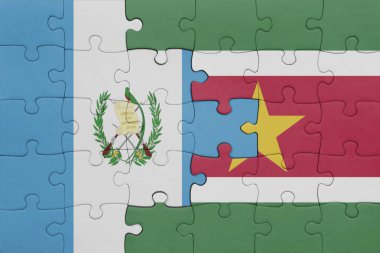 Surinam 'ın renkli ulusal bayrağı ve Guatemala' nın bayrağı. konsept