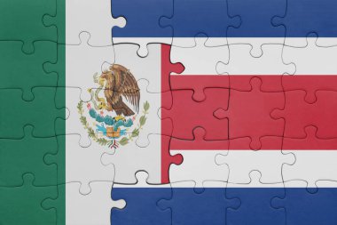 Kosta Rika 'nın renkli ulusal bayrağı ve Meksika bayrağı. konsept