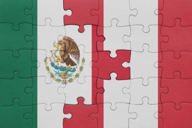 Peru 'nun renkli ulusal bayrağı ve Meksika bayrağı. konsept