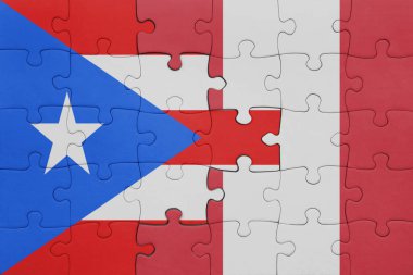 Renkli ulusal Peru bayrağı ve Porto Riko bayrağı bulmacası. konsept