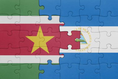 Nikaragua 'nın renkli ulusal bayrağı ve Surinam' ın bayrağı. konsept