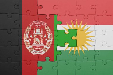 Kürdistan 'ın renkli ulusal bayrağı ve Afganistan bayrağının bulmacası. konsept