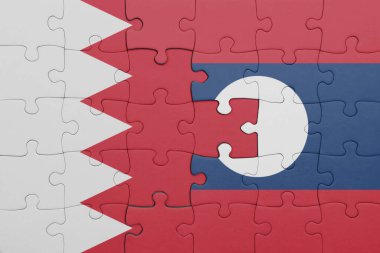 Laos 'un renkli ulusal bayrağı ve bahreyn bayrağı ile bulmaca. konsept