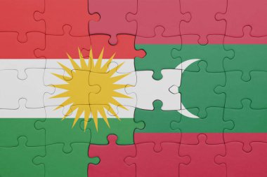 Kürdistan 'ın renkli ulusal bayrağı ve maldivlerin bayrağıyla ilgili bulmacalar. konsept