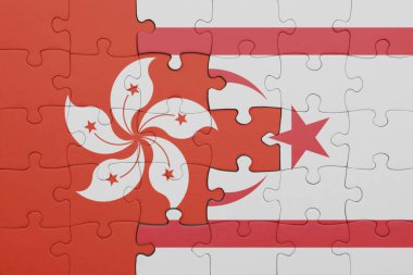 Kuzey siyosunun renkli ulusal bayrağı ve Hong Kong bayrağının bulmacası. konsept