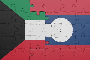 Laos 'un renkli ulusal bayrağı ve Kuveyt bayrağı ile bulmaca. konsept