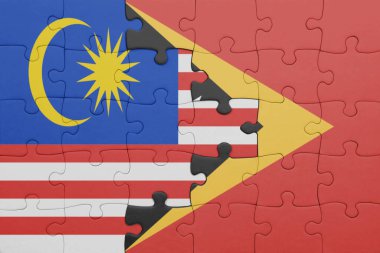 Doğu Timor 'un renkli ulusal bayrağı ve Malezya bayrağı. konsept