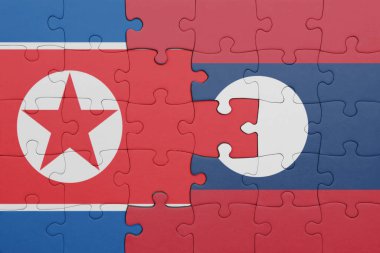 Kuzey Kore bayrağı ve laoların renkli ulusal bayrağıyla bulmaca. konsept