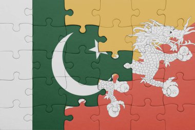 Pakistan bayrağı ve Butan 'ın renkli ulusal bayrağıyla bulmaca. konsept
