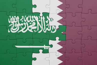 Katar 'ın renkli ulusal bayrağı ve Suudi Arabistan bayrağı. konsept