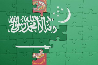 Türkmenistan 'ın renkli ulusal bayrağı ve Suudi Arabistan bayrağı. konsept