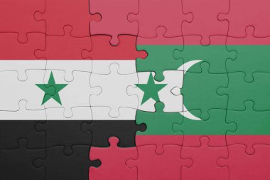 Maldivler ve Suriye bayrağının renkli ulusal bayrağıyla bulmaca. konsept