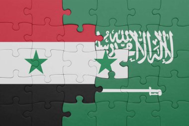 Suudi Arabistan 'ın renkli ulusal bayrağı ve Suriye bayrağı. konsept