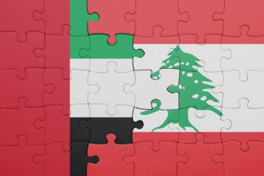 Lübnan 'ın renkli ulusal bayrağı ve Birleşik Arap Emirliklerinin bayrağı. konsept