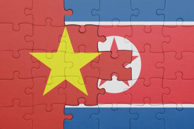 Vietnam 'ın renkli ulusal bayrağı ve Kuzey Kore bayrağının bulmacası. konsept