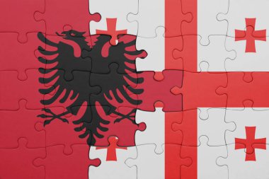 Albania 'nın renkli ulusal bayrağı ve Gürcistan bayrağı ile bulmaca. konsept