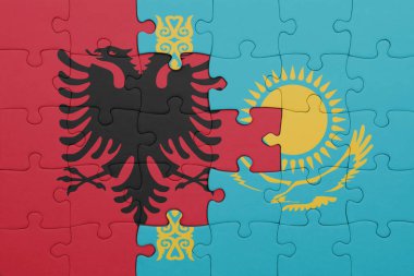 Albania 'nın renkli ulusal bayrağı ve Kazakistan bayrağı ile bulmaca. konsept