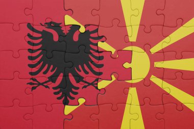 Albania 'nın renkli ulusal bayrağı ve Macedonia bayrağı ile bulmaca. konsept