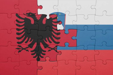 Arnavutluk 'un renkli ulusal bayrağı ve Slovenya bayrağıyla ilgili bulmacalar. konsept