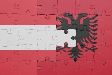 Albania 'nın renkli ulusal bayrağı ve Avusturya bayrağı ile bulmaca. konsept