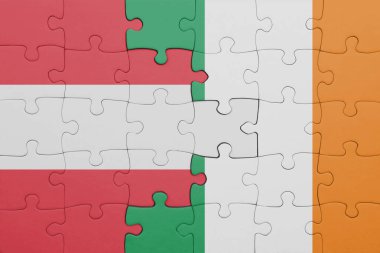 İrlanda 'nın renkli ulusal bayrağı ve Avusturya bayrağıyla ilgili bulmacalar. konsept