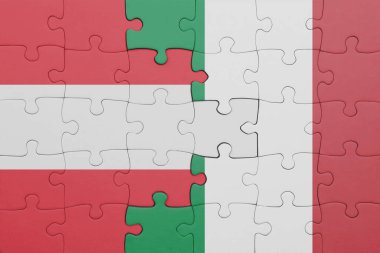 İtalya 'nın renkli ulusal bayrağı ve Avusturya bayrağıyla ilgili bulmacalar. konsept