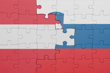 Slovenia 'nın renkli ulusal bayrağı ve Avusturya bayrağıyla ilgili bulmacalar. konsept