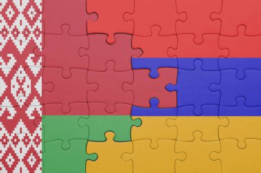 Beyaz Rusya bayrağı ve Ermenistan bayrağının rengarenk yapbozu. konsept