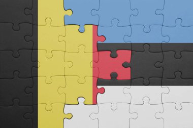 Renkli ulusal Estonya bayrağı ve Belçika bayrağı bulmacası. konsept