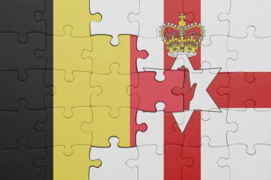 Kuzey İrlanda 'nın renkli ulusal bayrağı ve Belçika bayrağının bulmacası. konsept