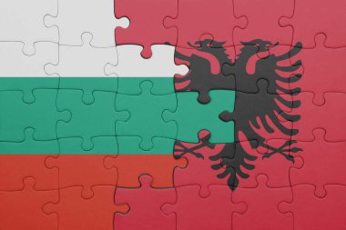 Albania 'nın renkli ulusal bayrağı ve Bulgaria bayrağı ile bulmaca. konsept