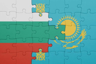 Kazakistan 'ın renkli ulusal bayrağı ve Bulgarya bayrağı. konsept
