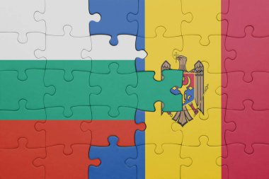 Moldova 'nın renkli ulusal bayrağı ve Bulgar bayrağıyla bulmaca. konsept