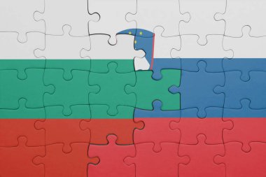 Slovenia 'nın renkli ulusal bayrağı ve Bulgaria bayrağı ile bulmaca. konsept
