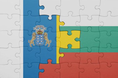 Bulgar bayrağı ve kanarya adalarının bayrağıyla dolu renkli bir bulmaca. konsept