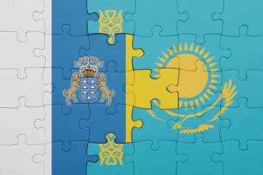 Kazakistan 'ın renkli ulusal bayrağı ve kanarya adalarının bayrağı. konsept