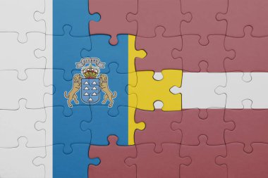 Letonya 'nın renkli ulusal bayrağı ve kanarya adalarının bayrağı. konsept