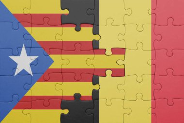 Belçika 'nın renkli ulusal bayrağı ve katalonya bayrağıyla ilgili bulmacalar. konsept