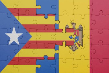 Moldova 'nın renkli ulusal bayrağı ve katalonya bayrağının bulmacası. konsept