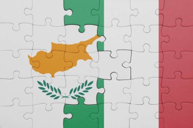 İtalya 'nın renkli ulusal bayrağı ve Siyu bayrağının bulmacası. konsept