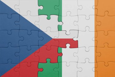 Czech Cumhuriyeti 'nin renkli ulusal bayrağı ve İrlanda bayrağıyla ilgili bulmacalar. konsept