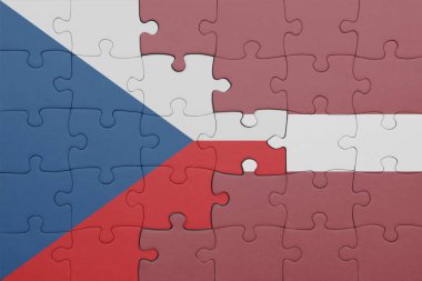Czech Cumhuriyeti 'nin renkli ulusal bayrağı ve Letonya bayrağının bulmacası. konsept