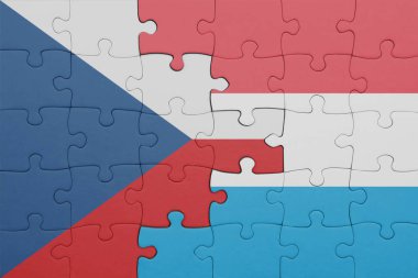 Czech Cumhuriyeti 'nin renkli ulusal bayrağı ve Lüksemburg bayrağının bulmacası. konsept